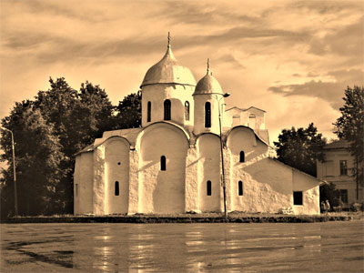 Sobor Ioanna Predtechi (Cathedral of 
         St. John the Baptist, 1240). Photo: Yaroslav Blanter.
         ярослав Ѕлантер